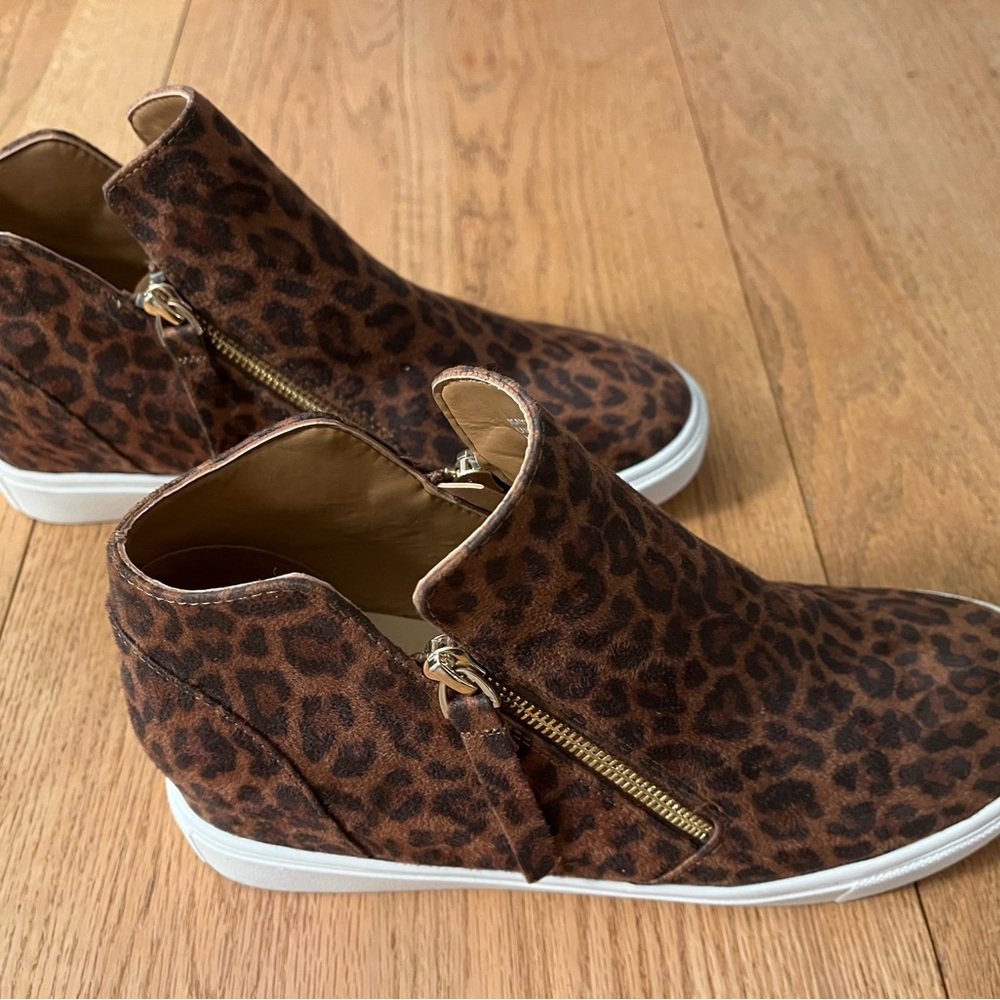 JustFab Brown Leopard Print Wedge Booties with Gold Zipper “Kayden”